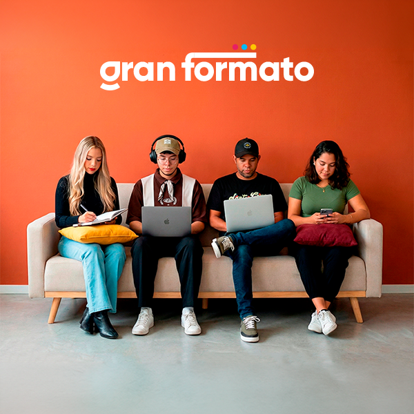 Equipo de creadores de contenido de Gran Formato, agencia de publicidad en Valencia, expertos en manejo de redes sociales, Instagram Ads y TikTok para marcas en Venezuela, Valencia.